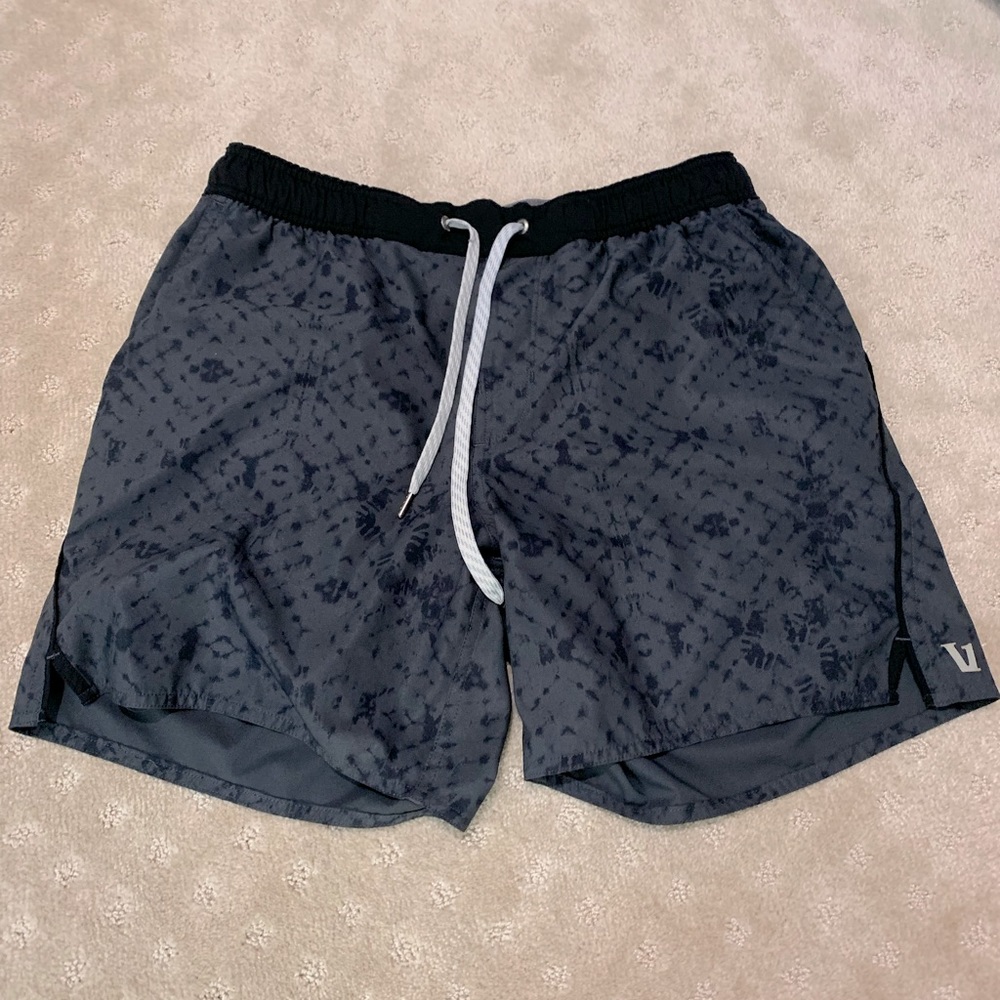 Vuori trail shorts with liner - Size Medium - 6 inch inseam